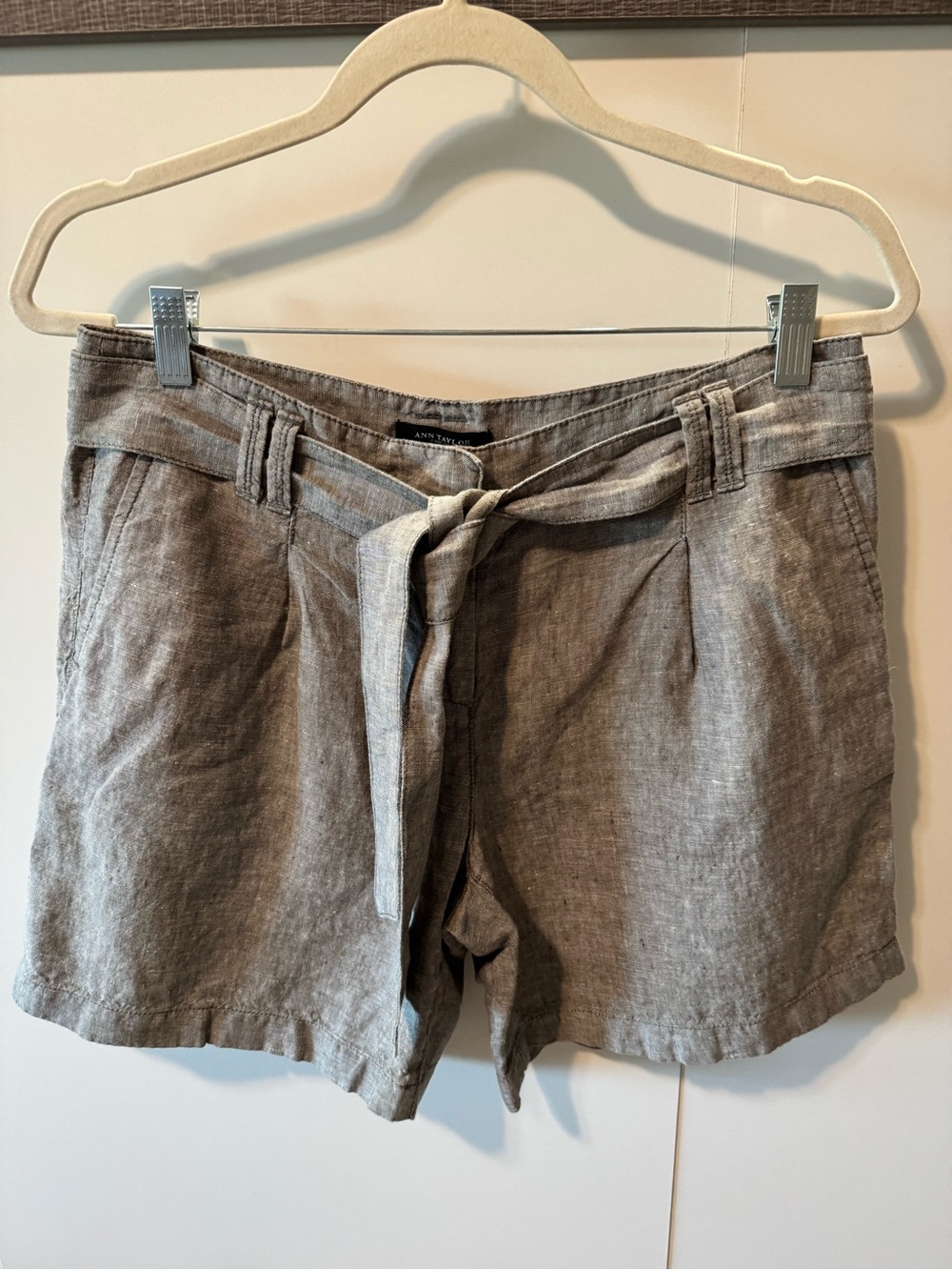 Ann Taylor Belted Linen Khaki Shorts Size 6 Chino Wide Leg Lightweight